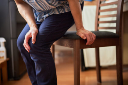 膝の内側が痛いときに考えられる原因